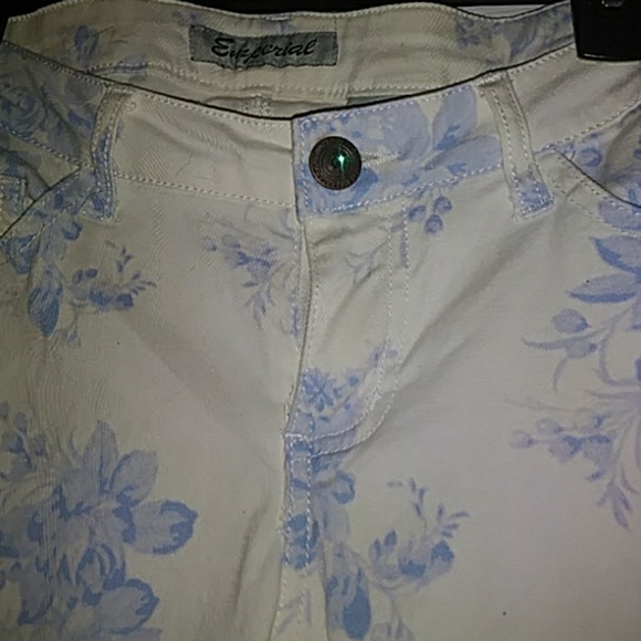 Woman's jeans - Picture 3 of 4